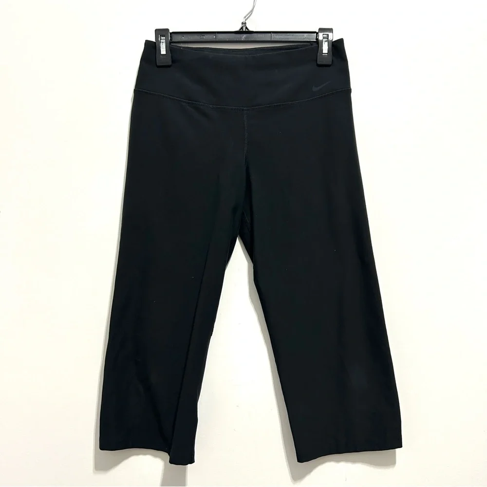 Nike Dri-Fit Women’s Black Yoga Capris Pants